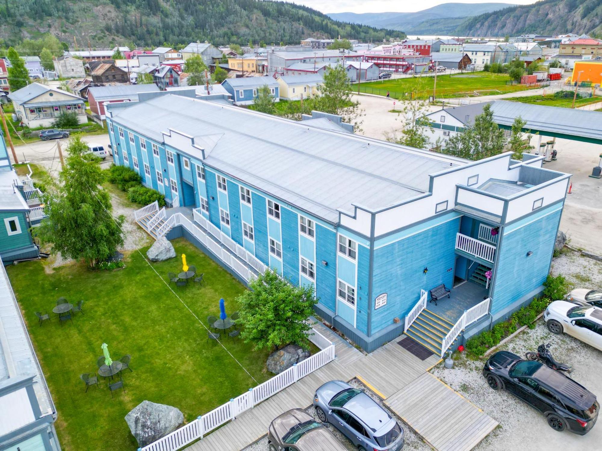 Holland America Dawson City Inn Bagian luar foto