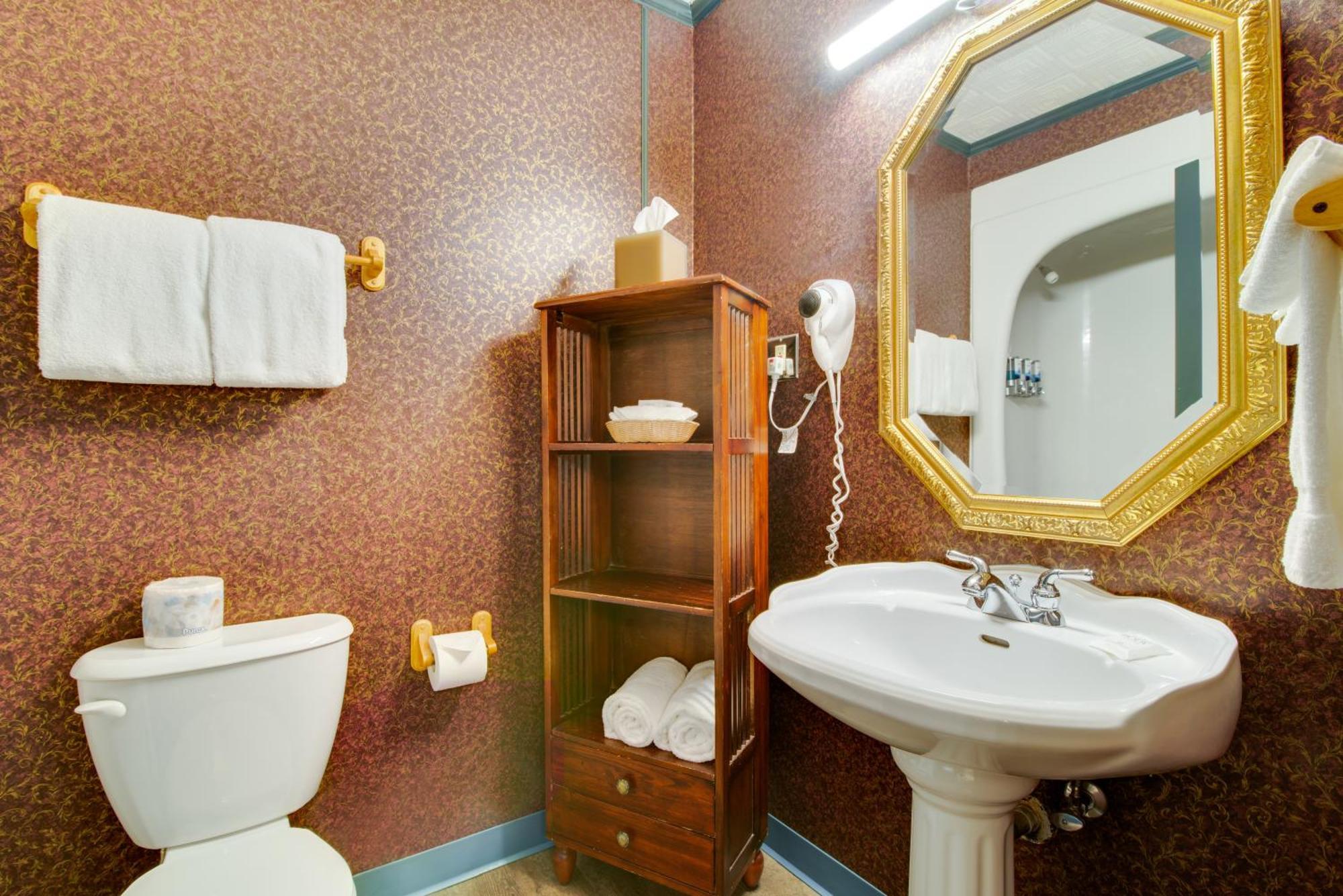 Holland America Dawson City Inn Bagian luar foto