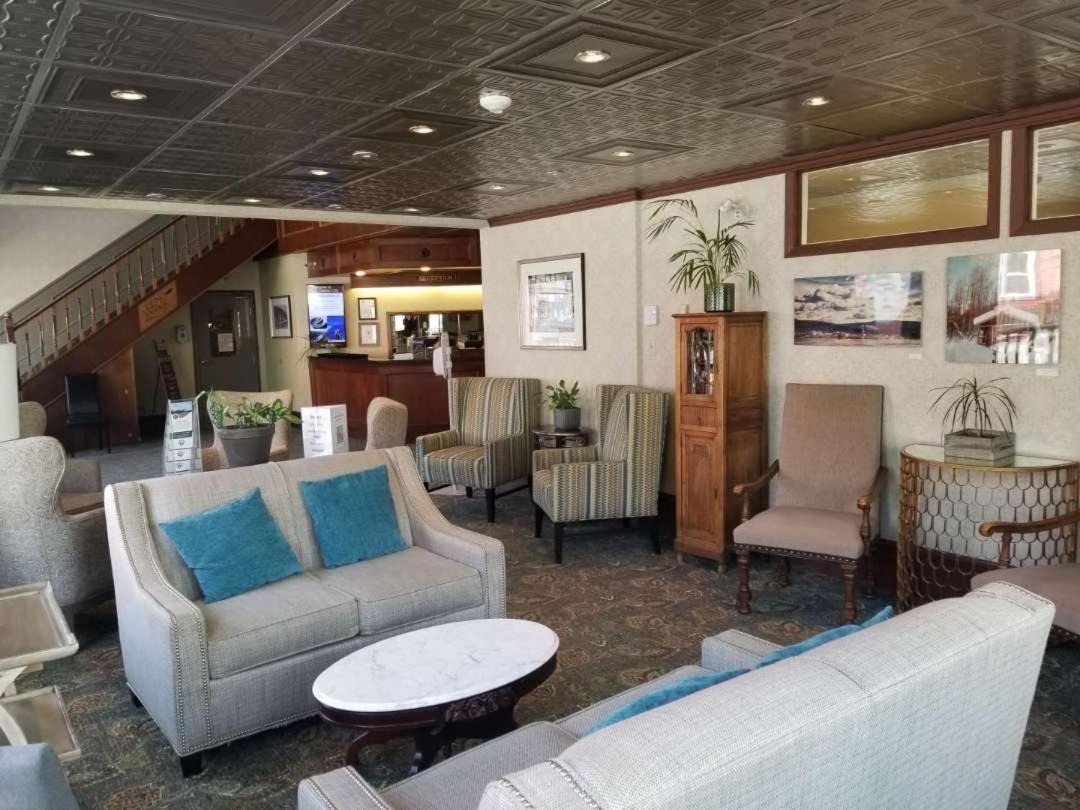 Holland America Dawson City Inn Bagian luar foto