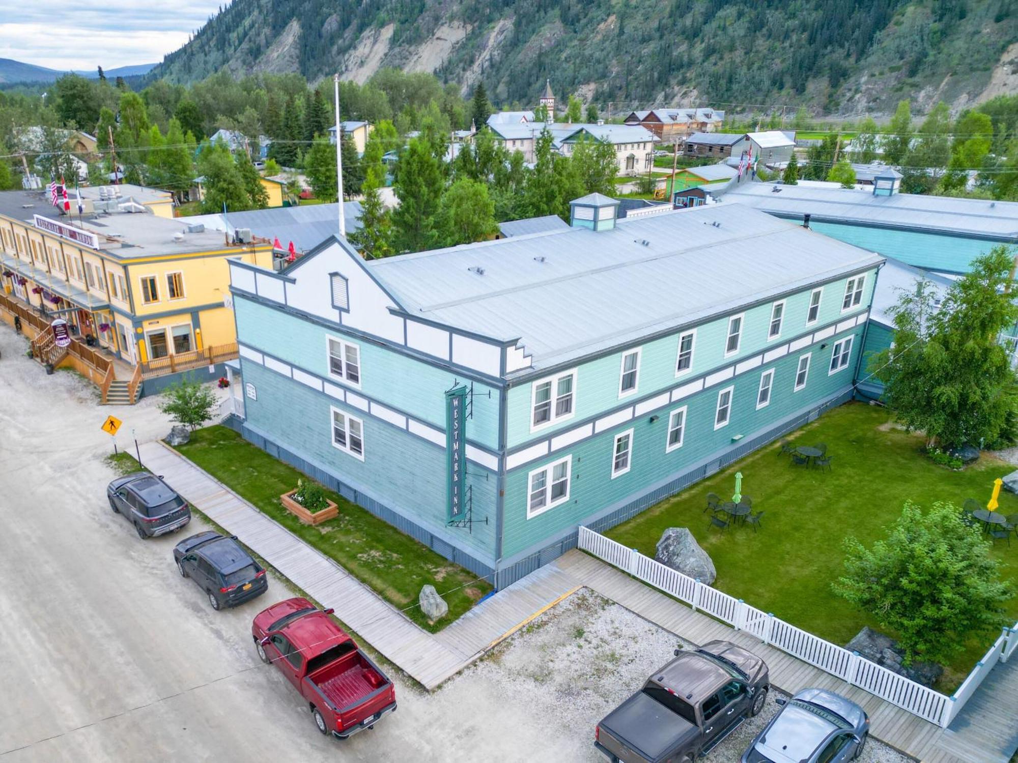 Holland America Dawson City Inn Bagian luar foto